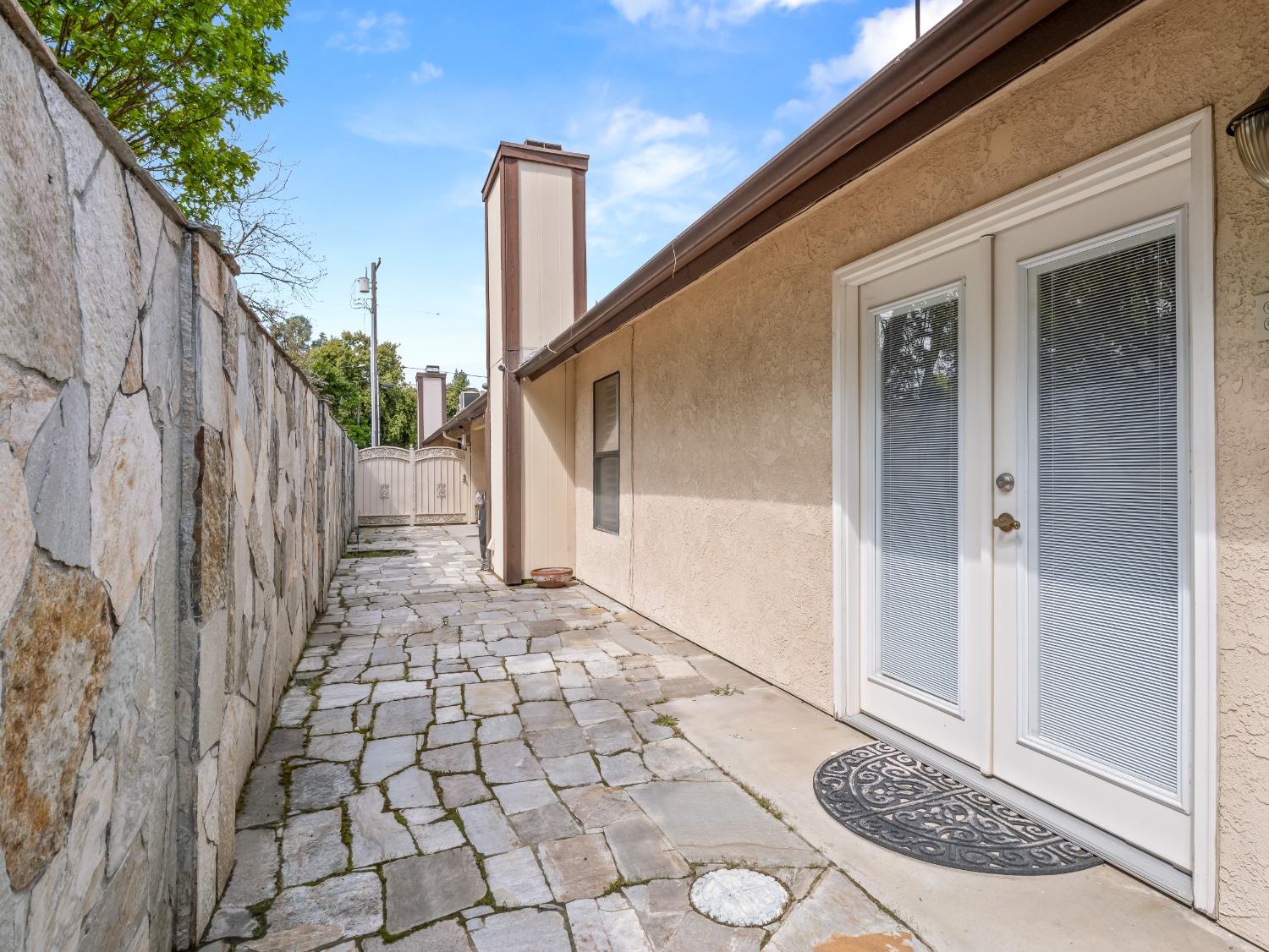 Detail Gallery Image 27 of 27 For 1010 S Clovis Ave #108,  Fresno,  CA 93727 - 3 Beds | 2 Baths
