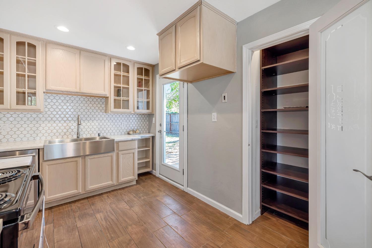 Detail Gallery Image 11 of 34 For 1323 School St, Folsom,  CA 95630 - 3 Beds | 2 Baths