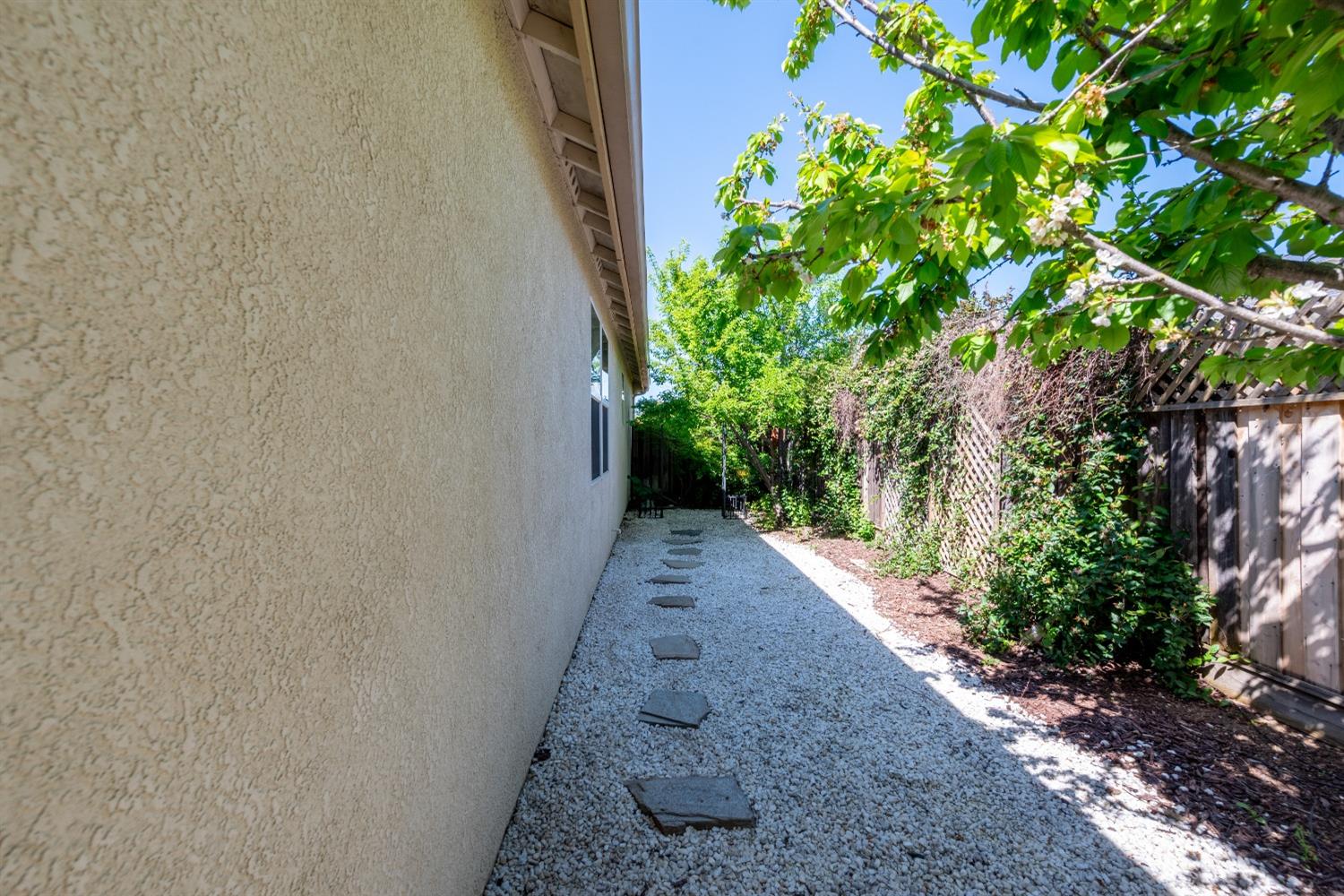 Detail Gallery Image 30 of 40 For 3897 Marypat Dr, Olivehurst,  CA 95961 - 3 Beds | 2 Baths