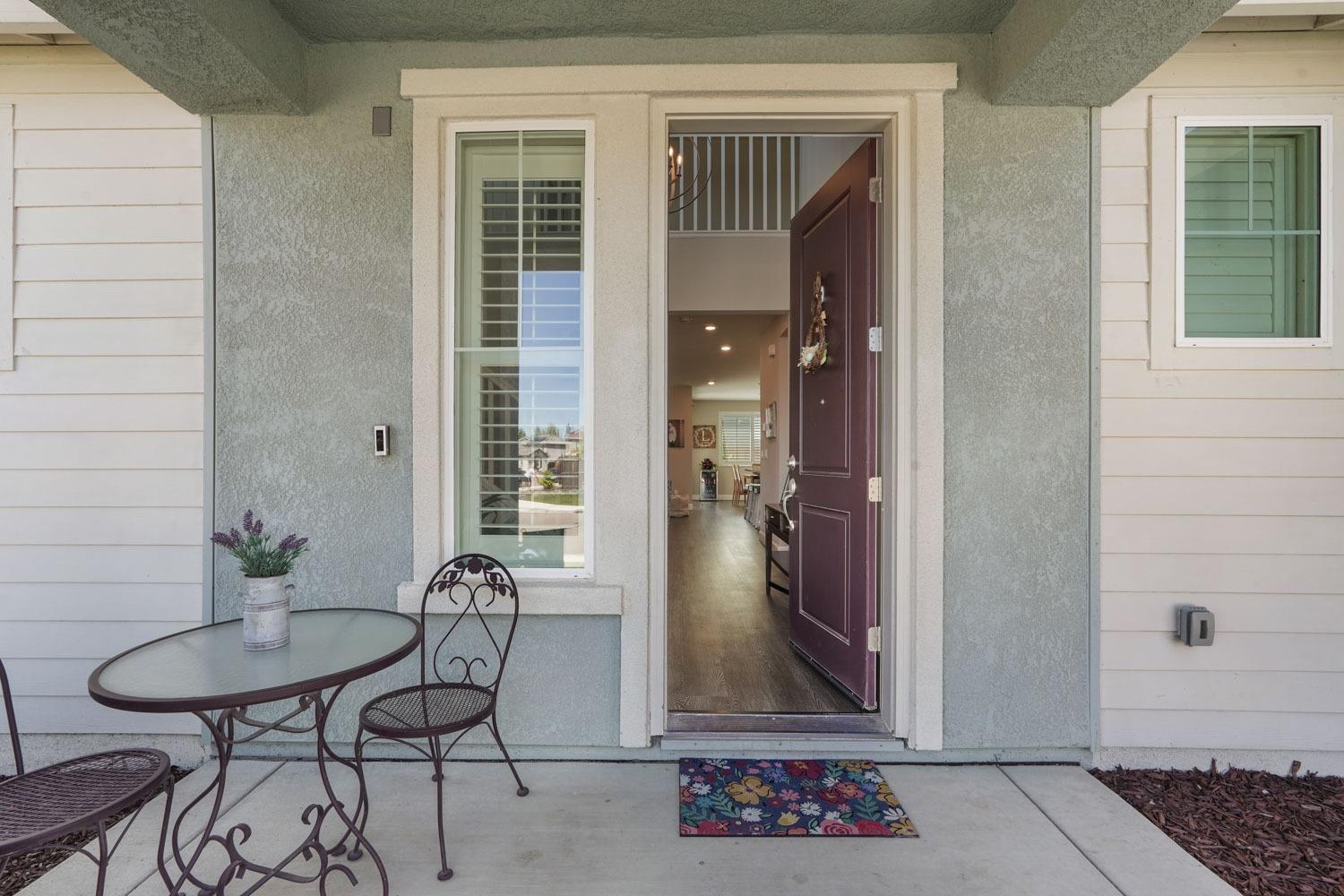 Detail Gallery Image 5 of 57 For 2304 Bellows Way, Lodi,  CA 95242 - 5 Beds | 3/1 Baths