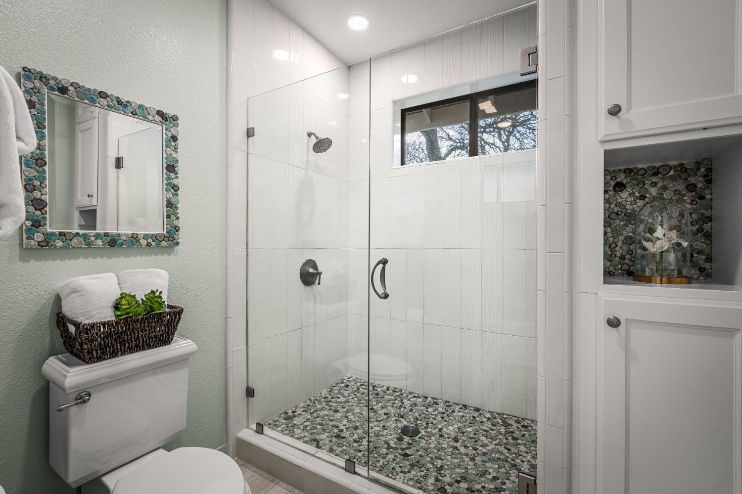 Detail Gallery Image 17 of 31 For 10717 Rolling Oaks Ct, Auburn,  CA 95602 - 4 Beds | 2 Baths