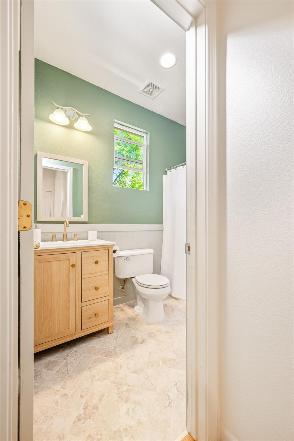 Detail Gallery Image 15 of 40 For 3897 Marypat Dr, Olivehurst,  CA 95961 - 3 Beds | 2 Baths