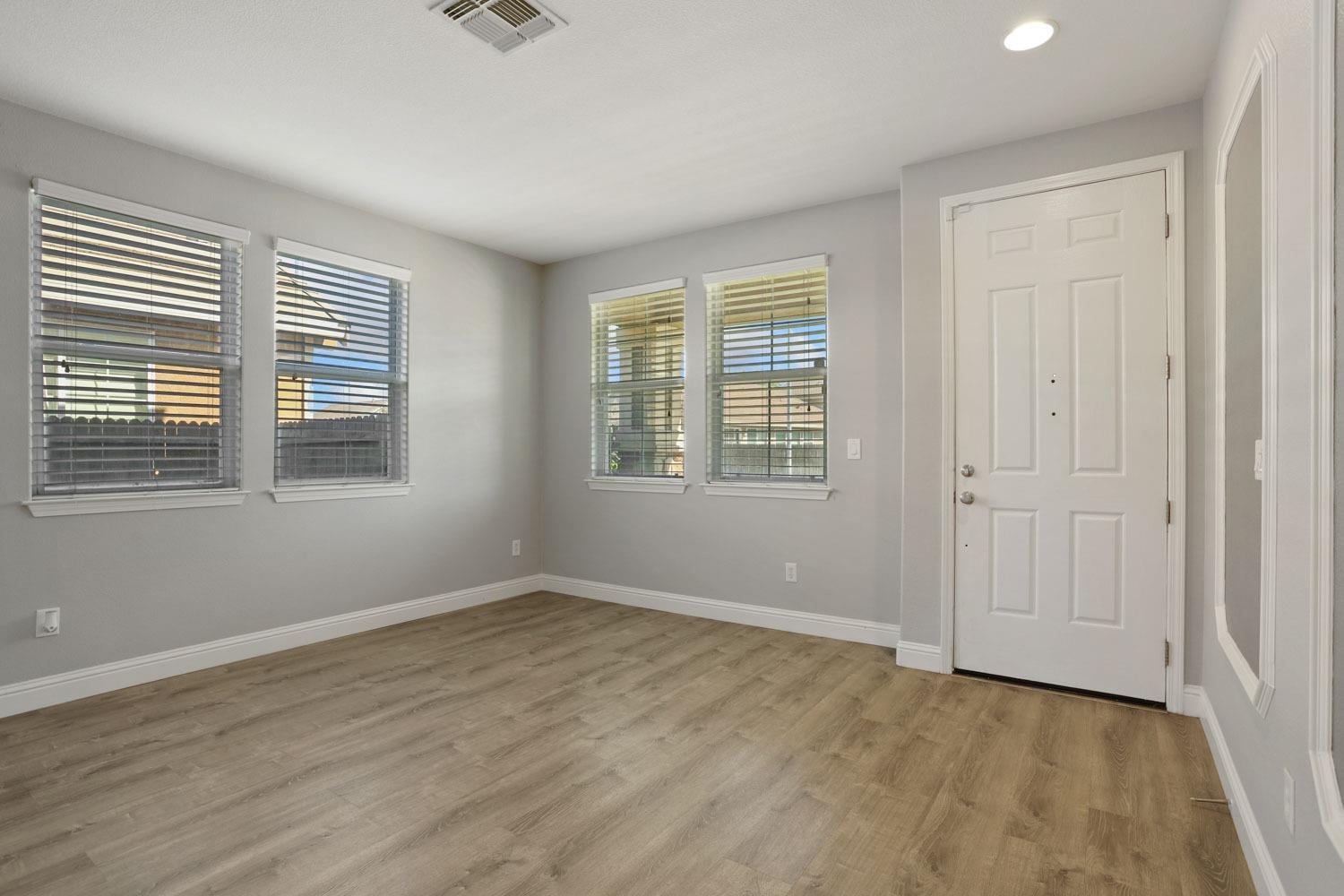 Detail Gallery Image 6 of 51 For 1639 Vasco St, Manteca,  CA 95337 - 4 Beds | 2/1 Baths