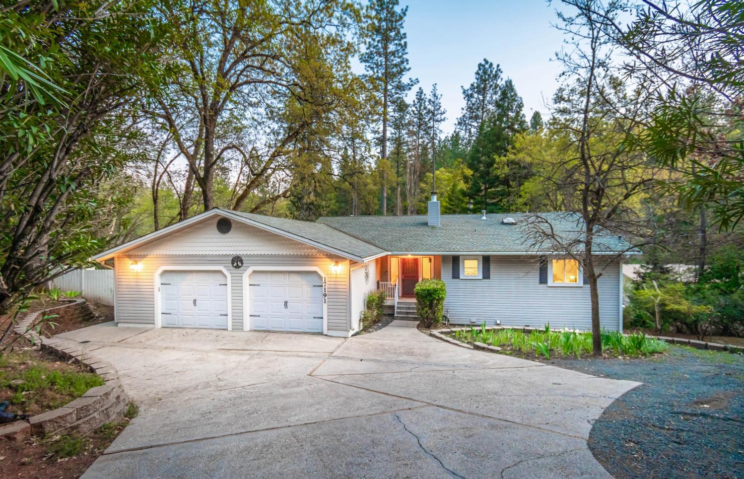Detail Gallery Image 1 of 72 For 17191 Lawrence Way, Grass Valley,  CA 95949 - 4 Beds | 2/1 Baths