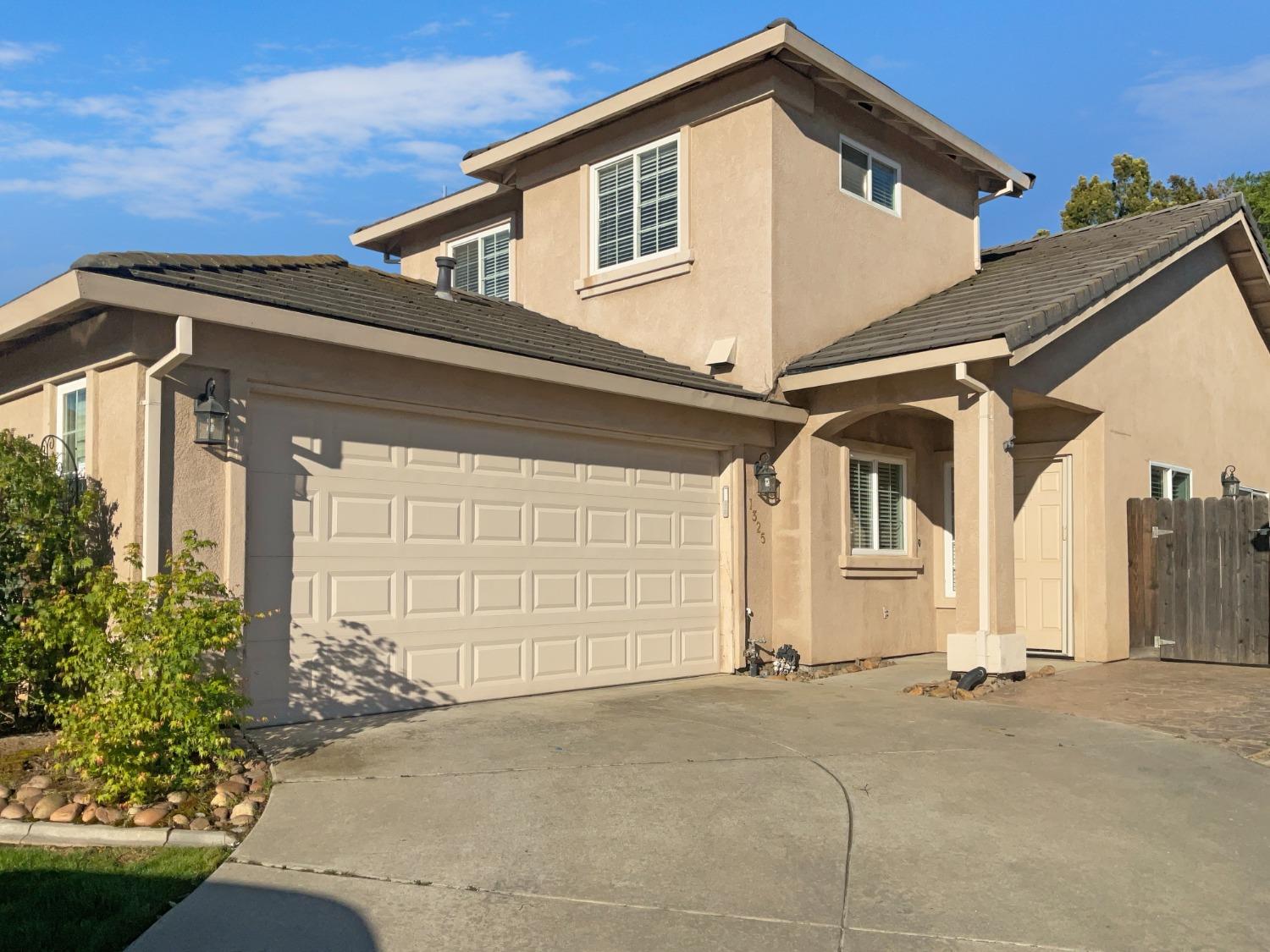 Detail Gallery Image 1 of 42 For 1325 Robinson Ln, Lodi,  CA 95242 - 3 Beds | 2/1 Baths