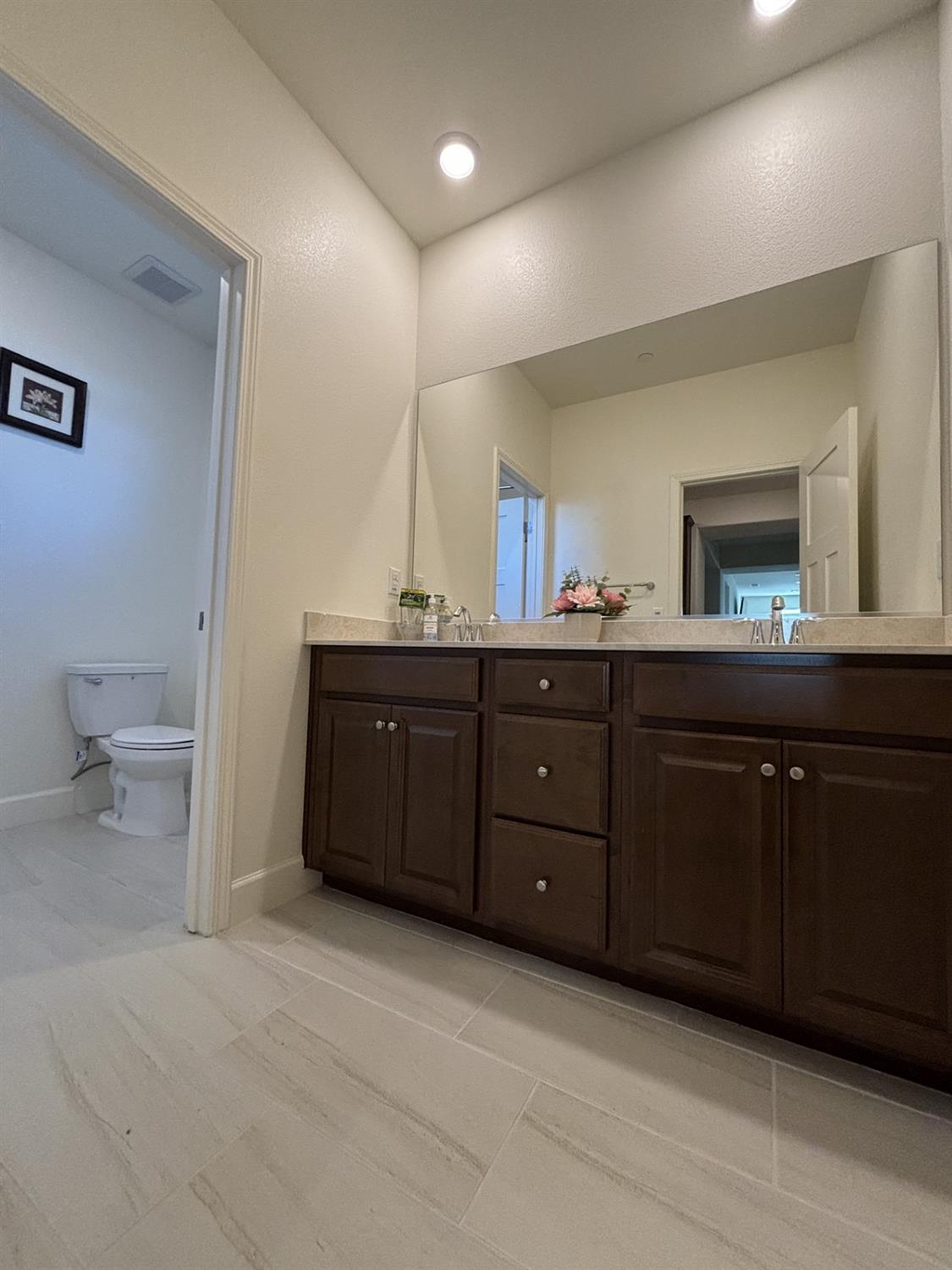 Detail Gallery Image 12 of 48 For 9303 Chiffonade Way, Sacramento,  CA 95829 - 4 Beds | 3/1 Baths
