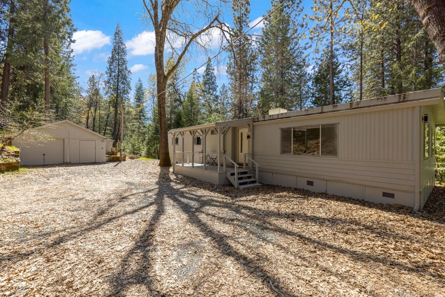Photo of 14671 Highland Dr in Grass Valley, CA