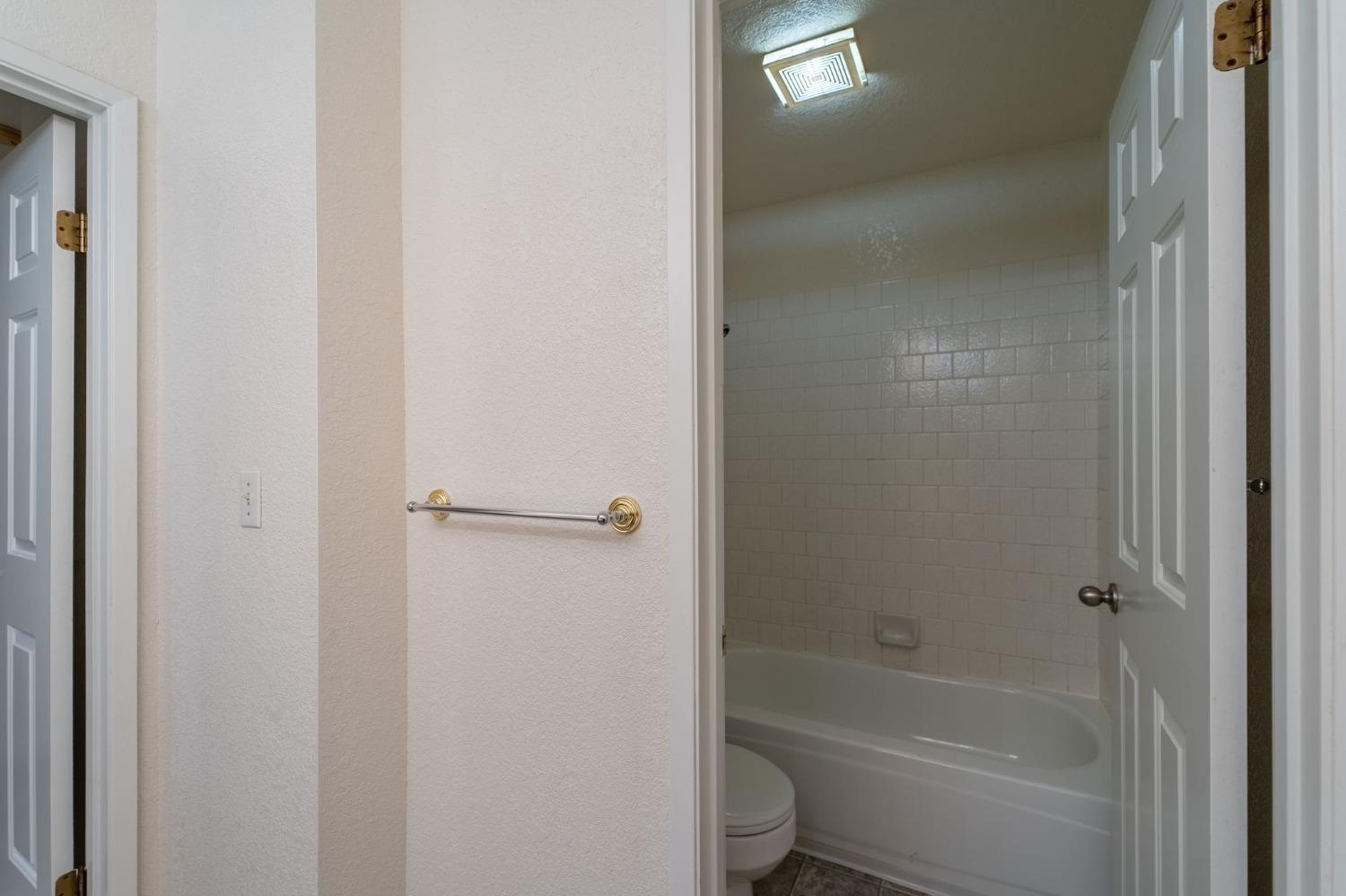 Detail Gallery Image 15 of 36 For 2001 Berryessa Dr, Modesto,  CA 95358 - 3 Beds | 2 Baths