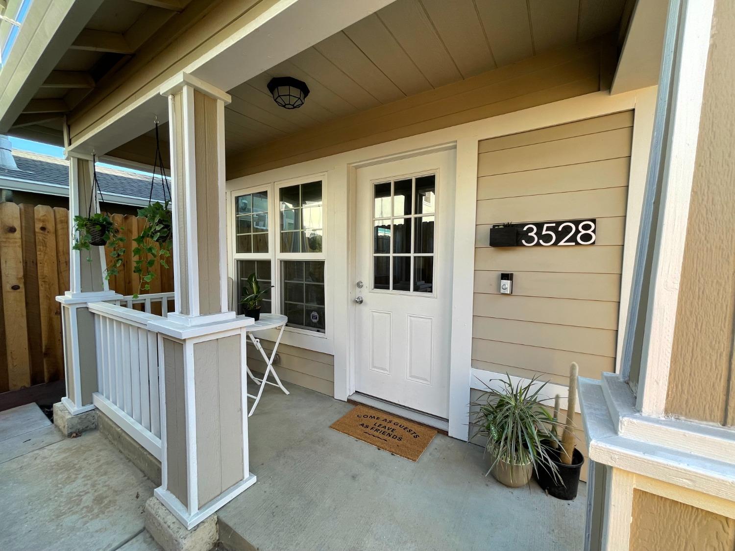 Detail Gallery Image 1 of 36 For 3528 Y St, Sacramento,  CA 95817 - 3 Beds | 2 Baths