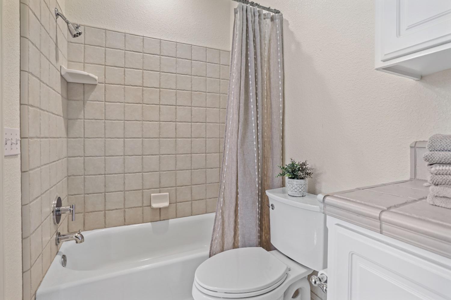 Detail Gallery Image 31 of 59 For 10602 Thornton Rd, Stockton,  CA 95209 - 4 Beds | 3/1 Baths