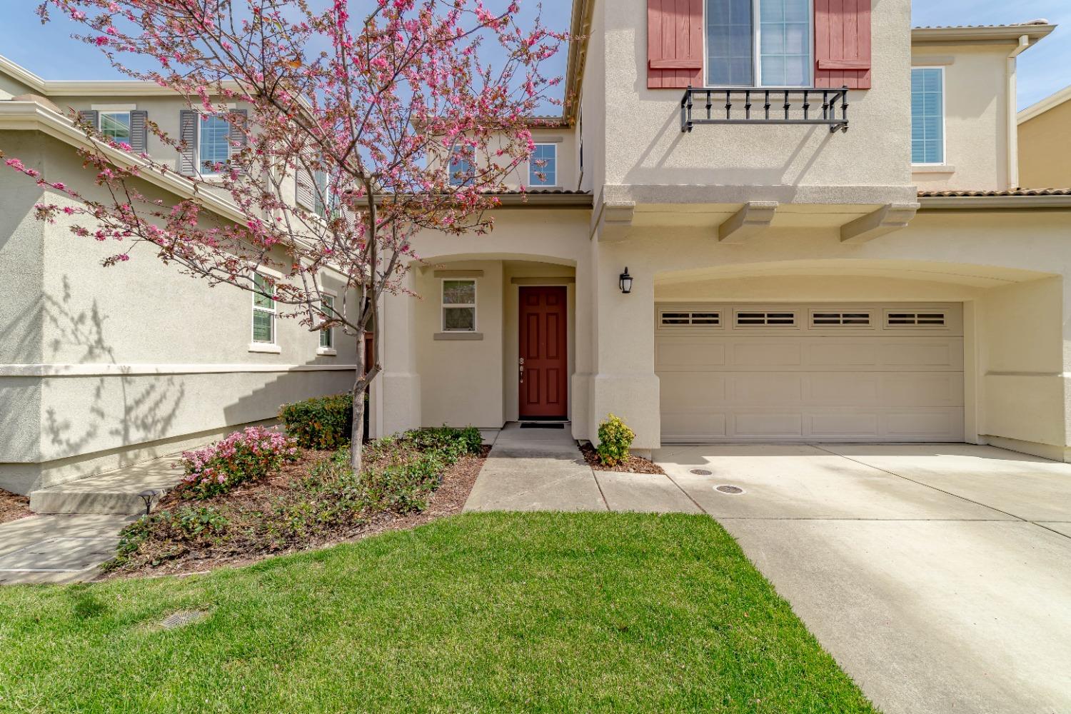 Detail Gallery Image 4 of 35 For 106 Bradley Ct, Folsom,  CA 95630 - 4 Beds | 2/1 Baths