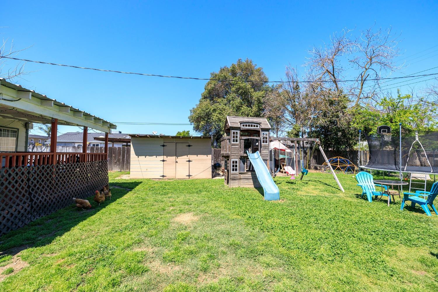 Detail Gallery Image 17 of 33 For 420 E St, Waterford,  CA 95386 - 3 Beds | 2 Baths