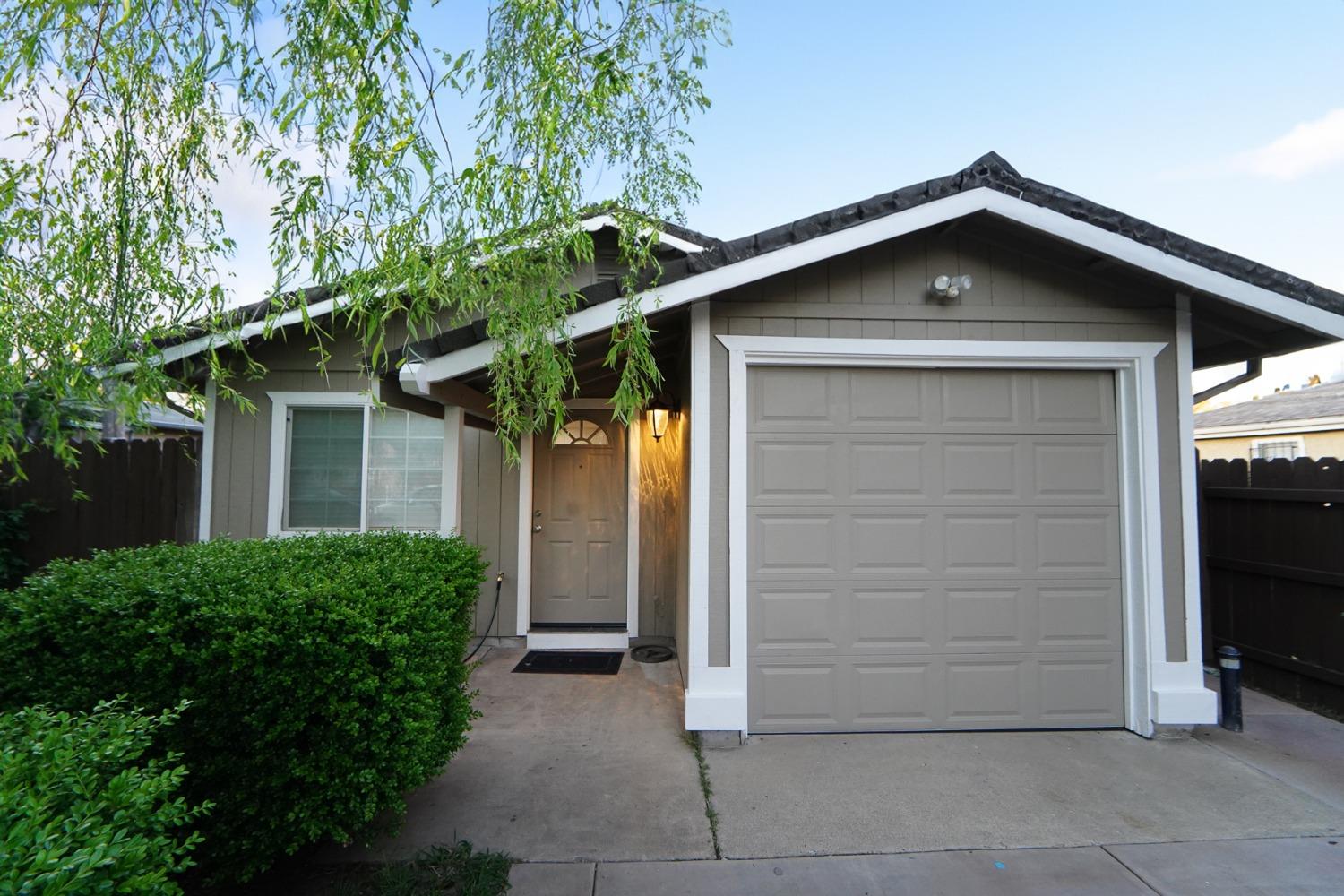 Detail Gallery Image 1 of 31 For 935 Nogales St, Sacramento,  CA 95838 - 3 Beds | 1 Baths