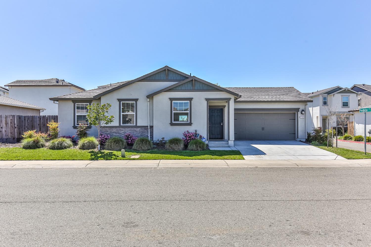 Detail Gallery Image 1 of 33 For 1950 Manchester Dr, Linda,  CA 95901 - 3 Beds | 2 Baths