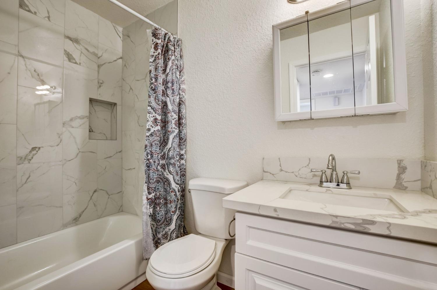 Detail Gallery Image 11 of 17 For 3911 Senate Ave, North Highlands,  CA 95660 - 2 Beds | 2 Baths
