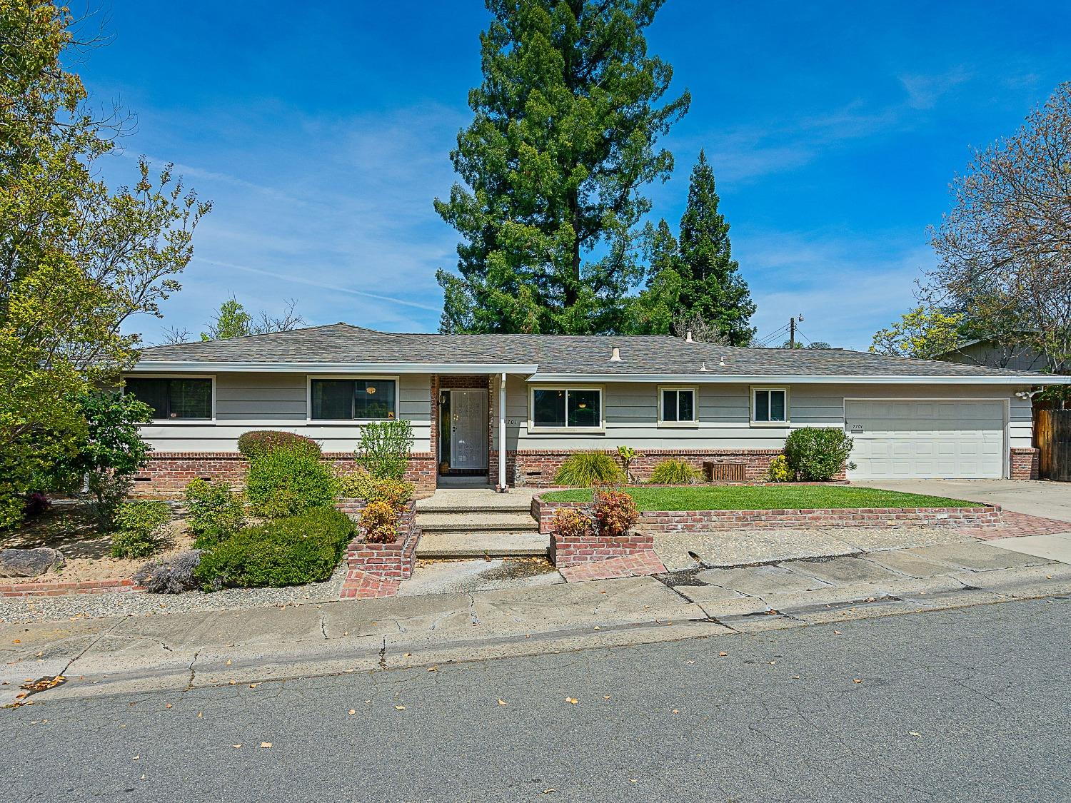 Photo of 7701 Bloom Wy in Citrus Heights, CA