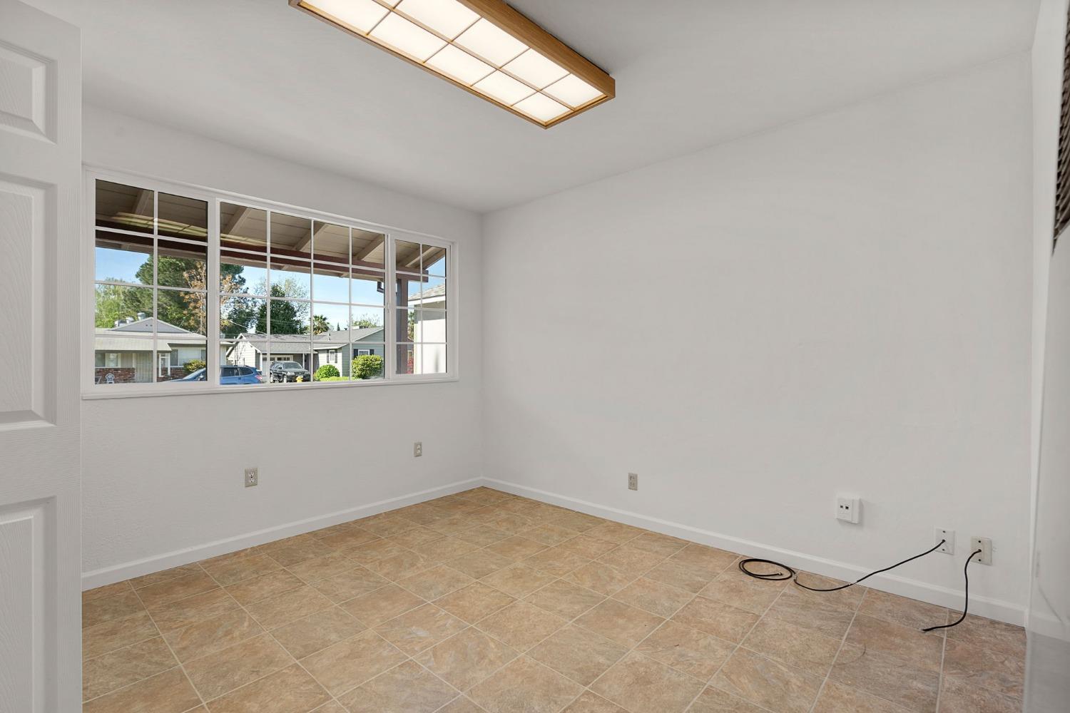 Detail Gallery Image 14 of 23 For 1544 Portsmouth Ave, West Sacramento,  CA 95691 - 4 Beds | 1 Baths