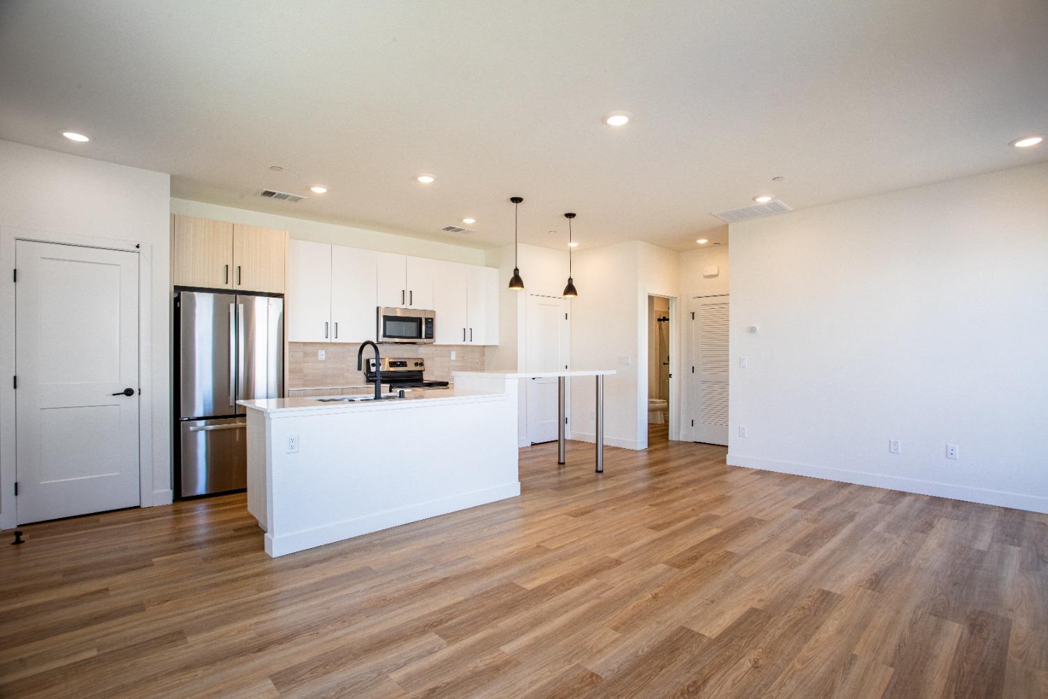 Detail Gallery Image 2 of 5 For 2486 Mountain Glow Ln, Sacramento,  CA 95834 - 1 Beds | 1 Baths
