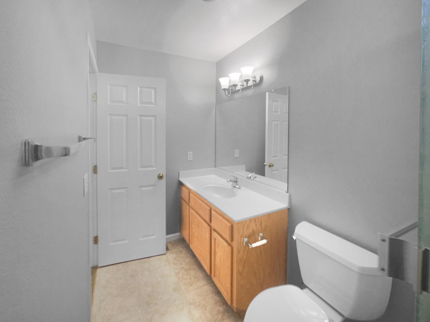 Detail Gallery Image 32 of 42 For 1325 Robinson Ln, Lodi,  CA 95242 - 3 Beds | 2/1 Baths