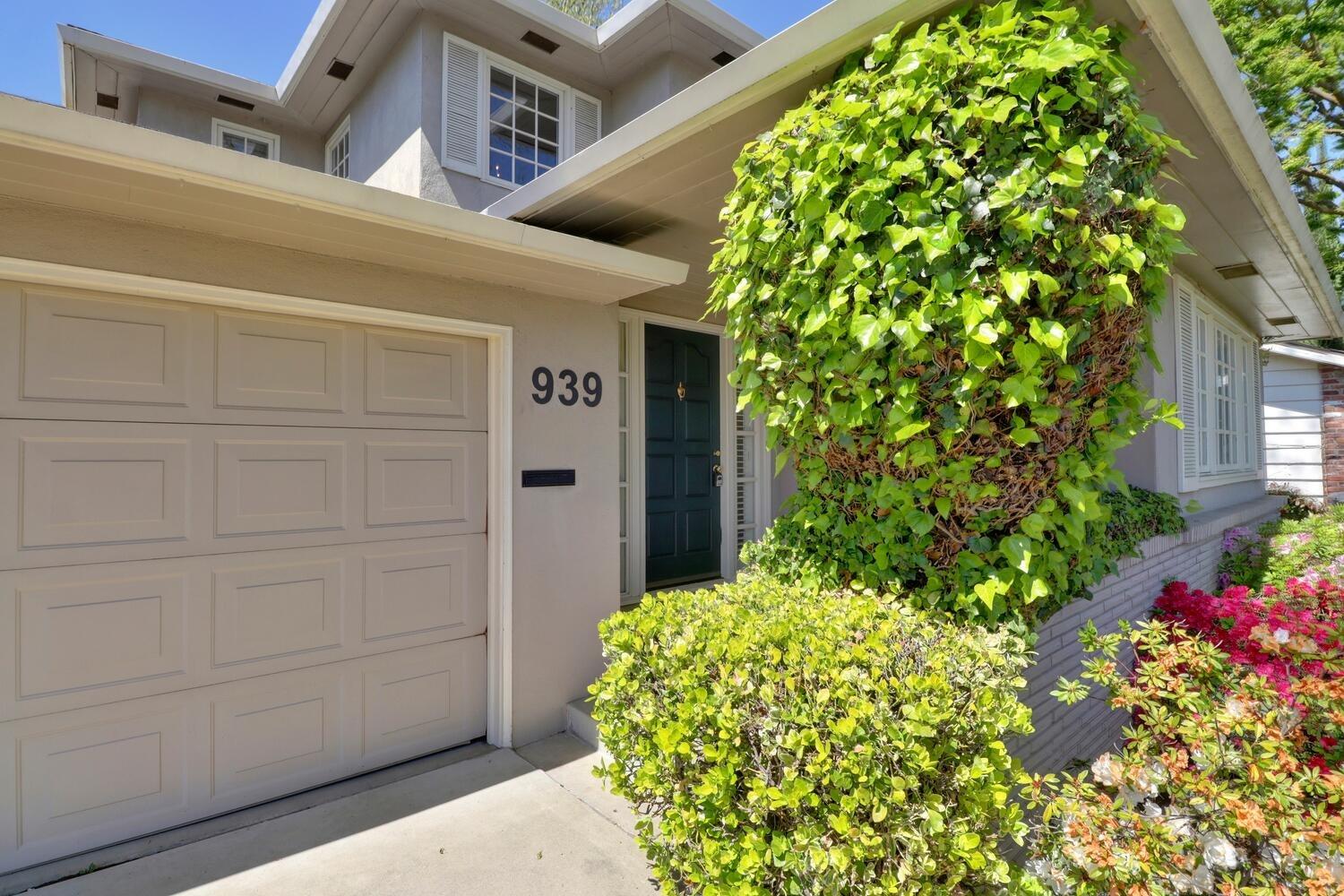 Detail Gallery Image 3 of 58 For 939 Stern Cir, Sacramento,  CA 95822 - 3 Beds | 2 Baths