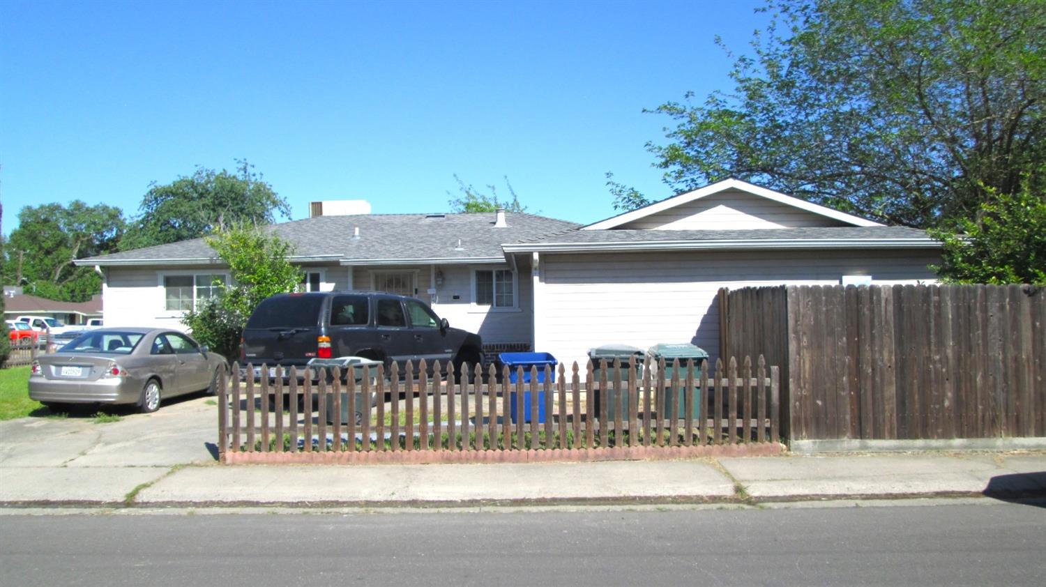 Albemarle Avenue, Rio Linda, California image 2