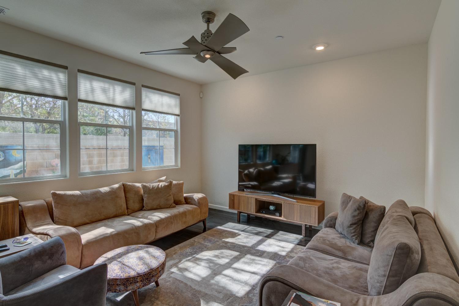 Detail Gallery Image 11 of 29 For 3616 Santo Ter, Davis,  CA 95618 - 3 Beds | 2/1 Baths
