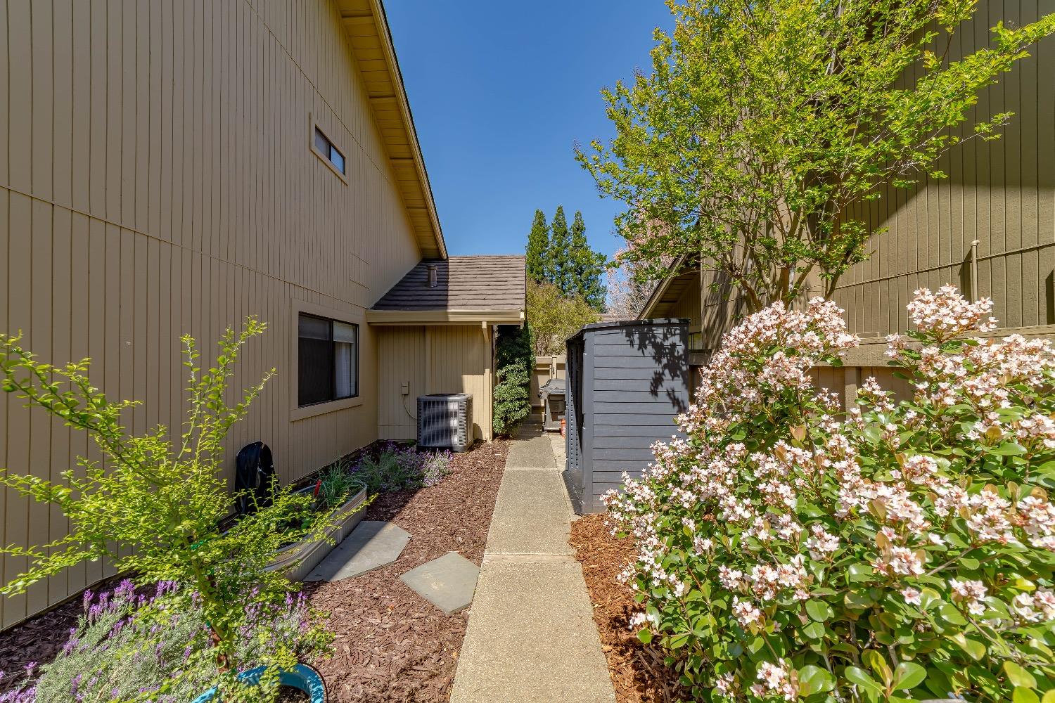 Detail Gallery Image 40 of 45 For 11350 Buckeye Hill Ct, Gold River,  CA 95670 - 3 Beds | 2 Baths