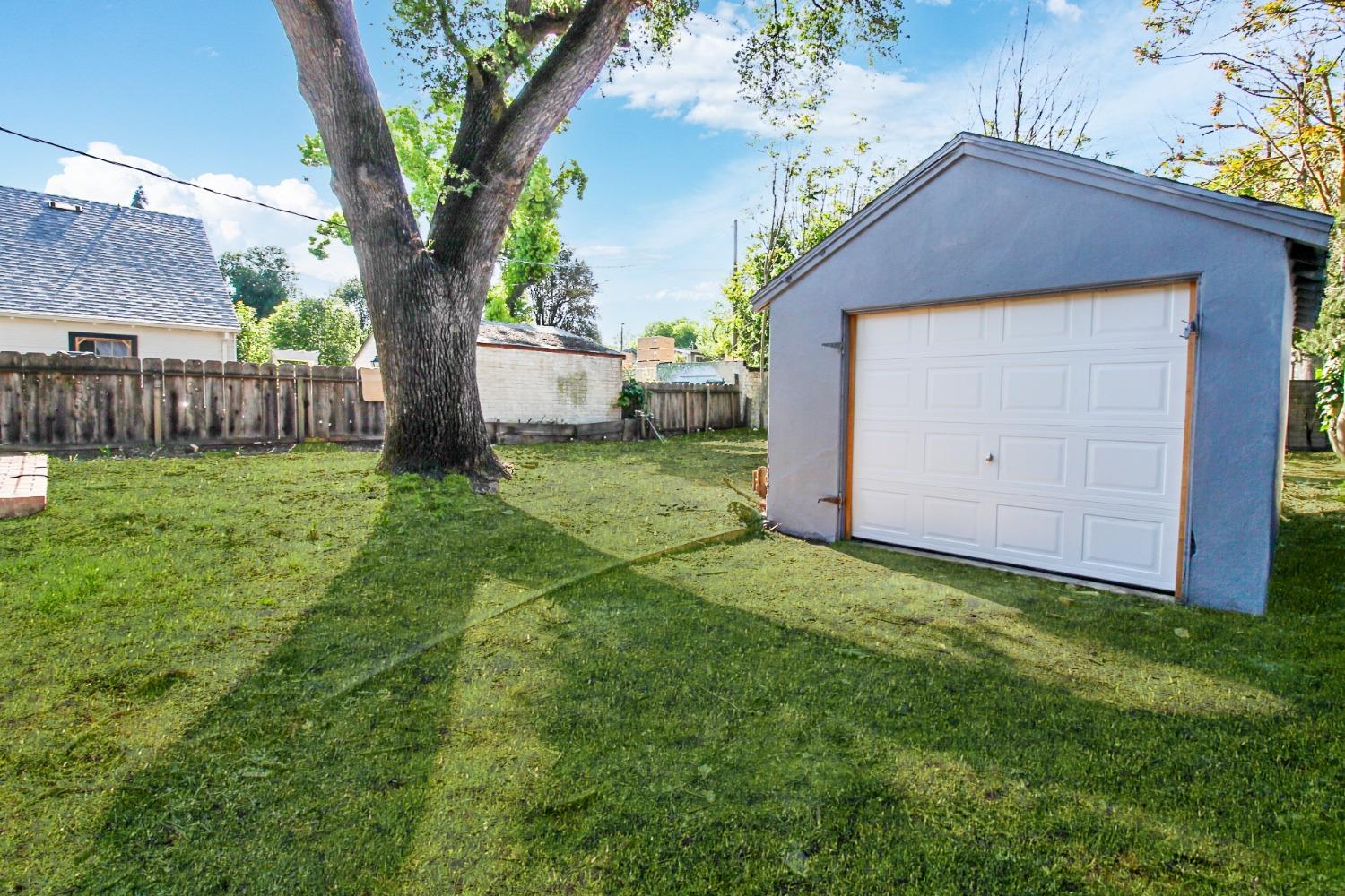 Detail Gallery Image 23 of 23 For 130 Jones St, Modesto,  CA 95354 - 3 Beds | 2 Baths
