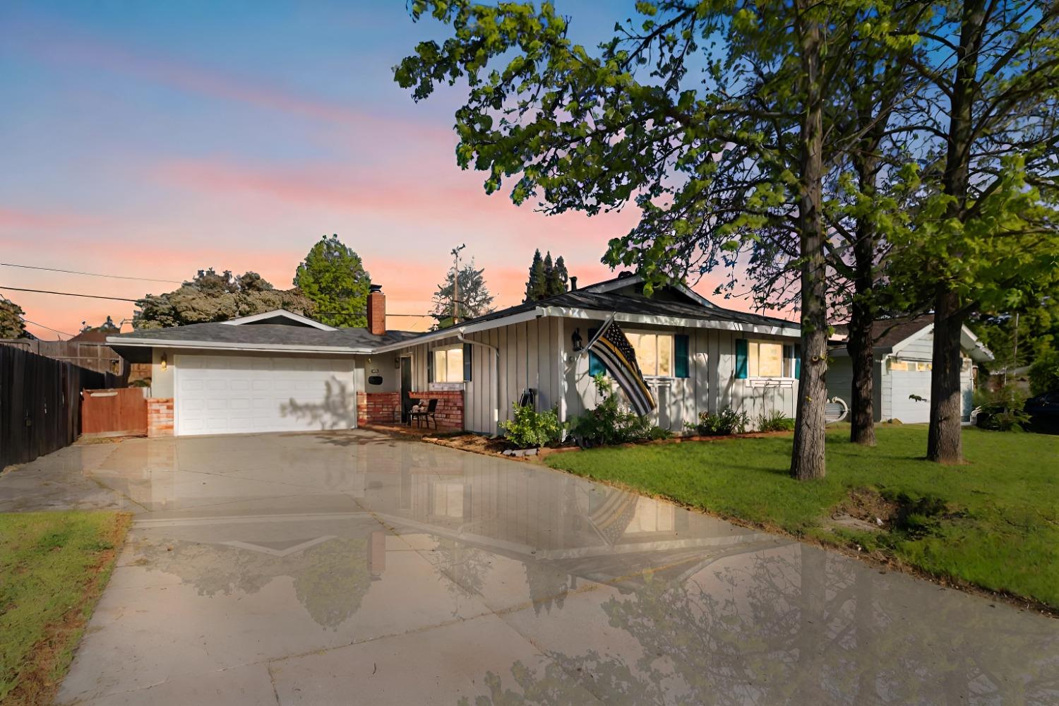 Photo of 407 Loretto Dr in Roseville, CA