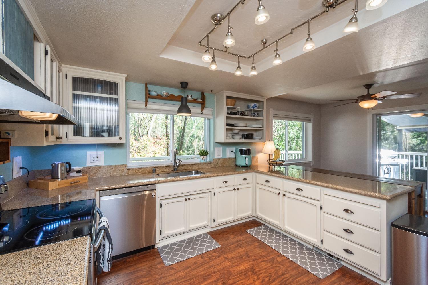Detail Gallery Image 14 of 72 For 17191 Lawrence Way, Grass Valley,  CA 95949 - 4 Beds | 2/1 Baths