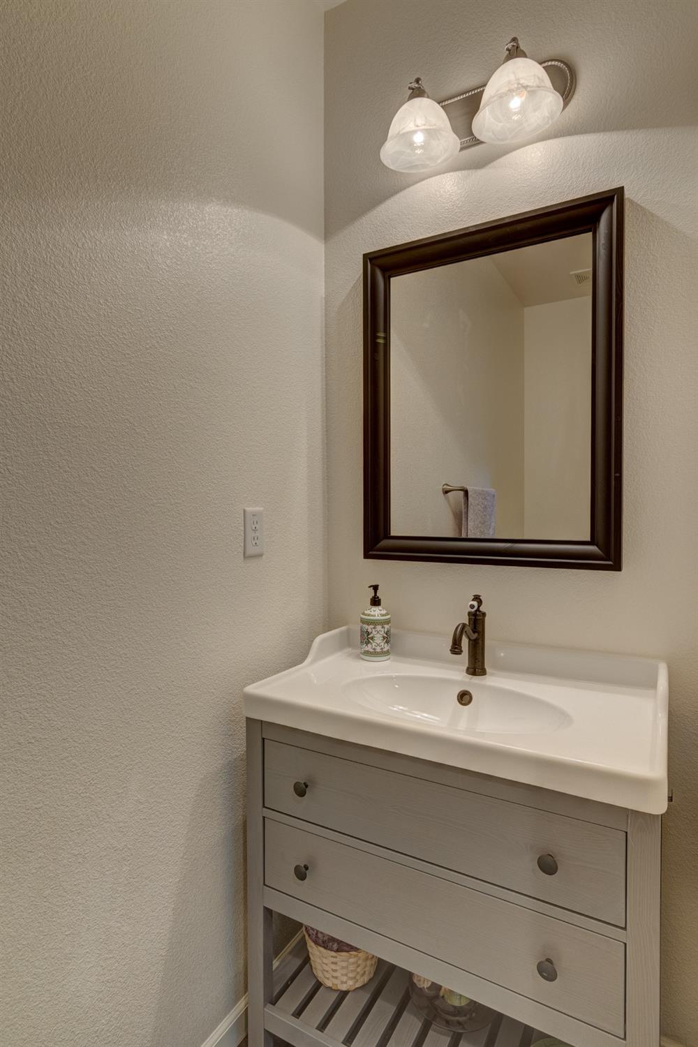 Detail Gallery Image 14 of 29 For 3616 Santo Ter, Davis,  CA 95618 - 3 Beds | 2/1 Baths