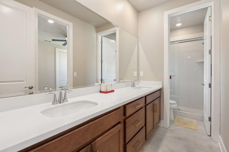 Detail Gallery Image 16 of 60 For 14917 View Terrace Ct, Folsom,  CA 95630 - 6 Beds | 4/1 Baths