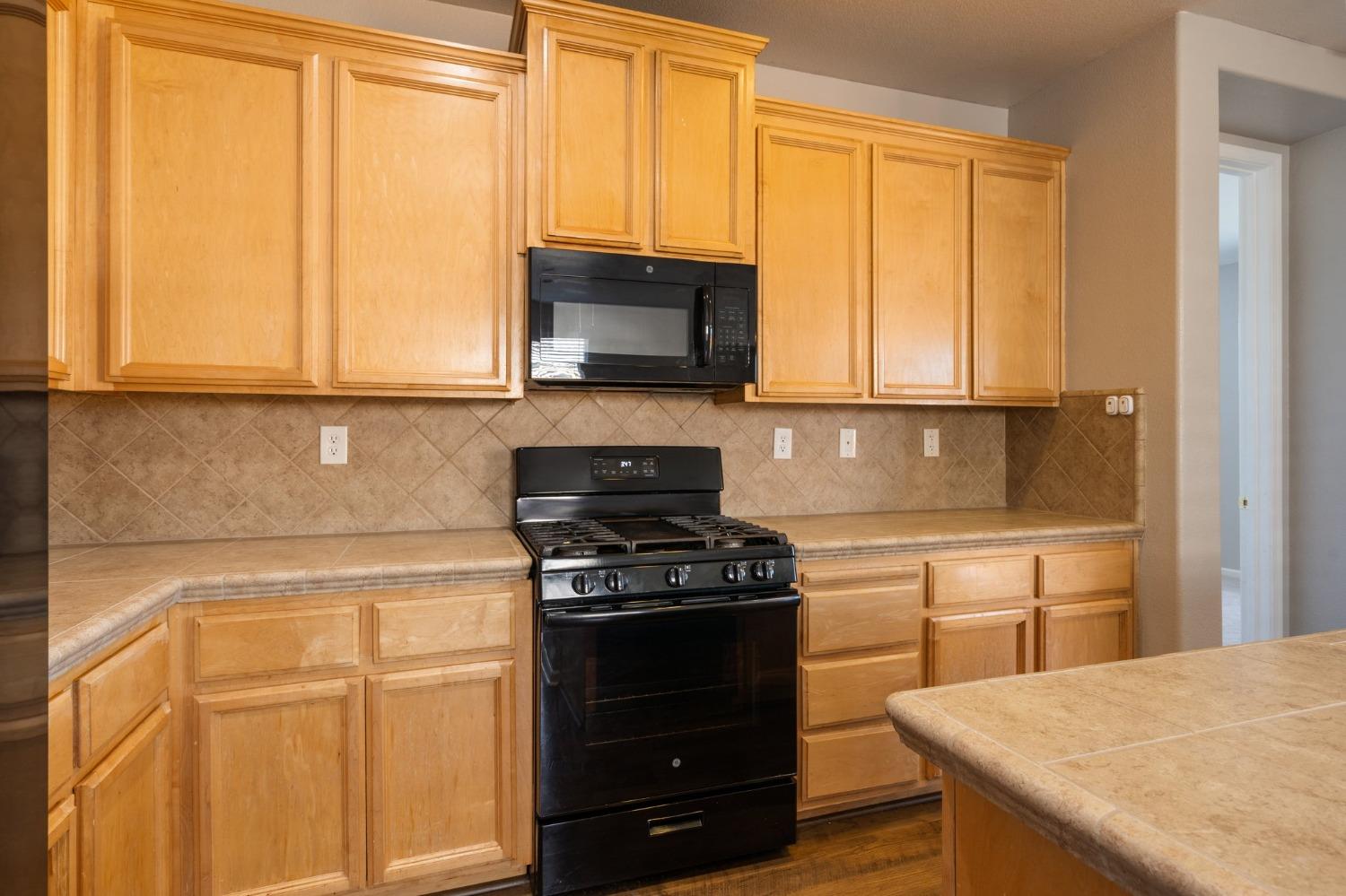 Detail Gallery Image 6 of 25 For 2189 August Way, Olivehurst,  CA 95961 - 3 Beds | 2 Baths