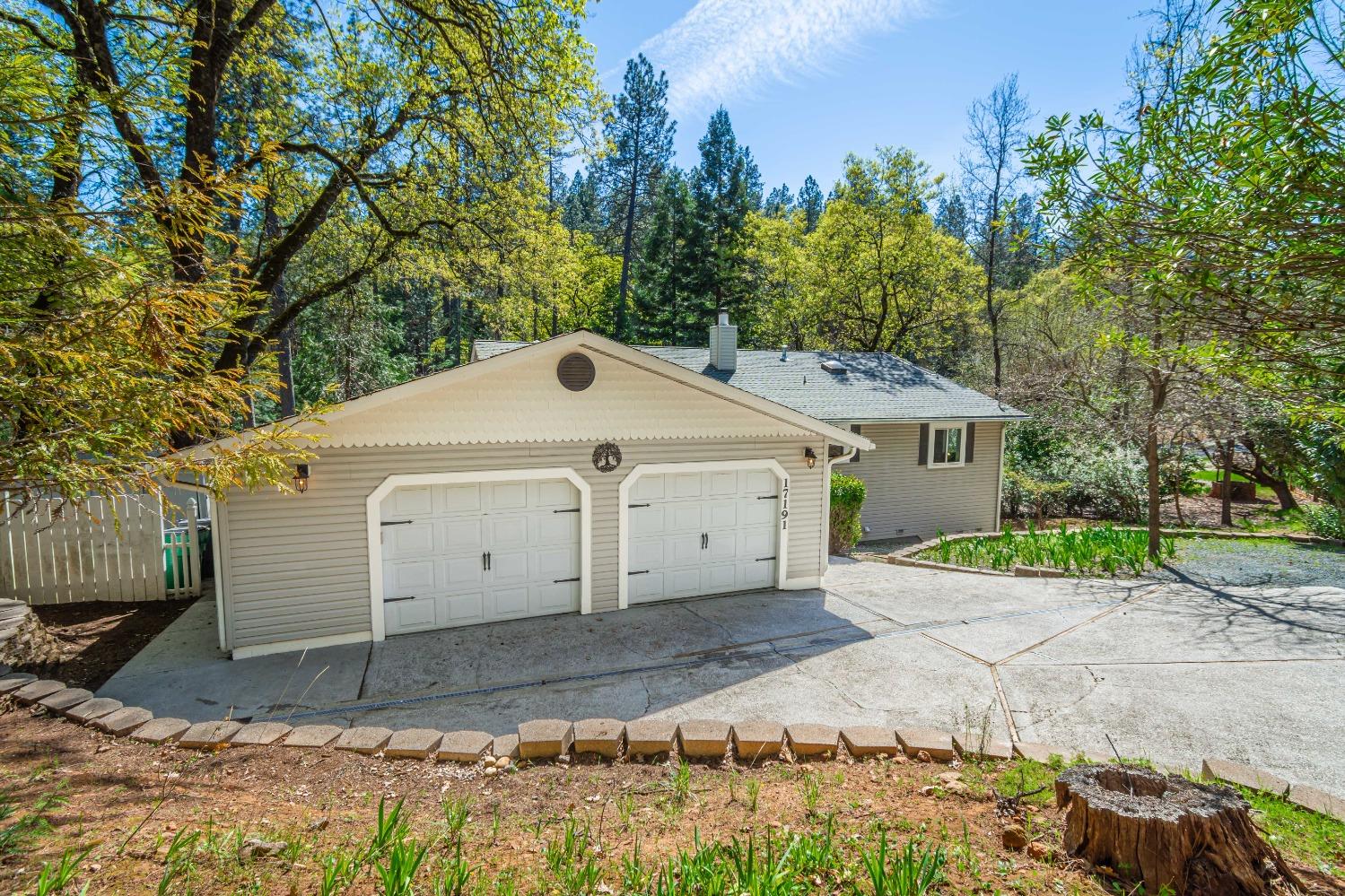 Detail Gallery Image 4 of 72 For 17191 Lawrence Way, Grass Valley,  CA 95949 - 4 Beds | 2/1 Baths