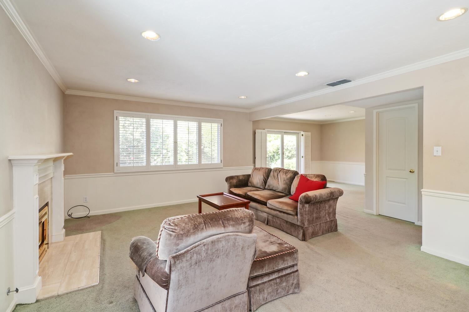 Detail Gallery Image 9 of 58 For 939 Stern Cir, Sacramento,  CA 95822 - 3 Beds | 2 Baths