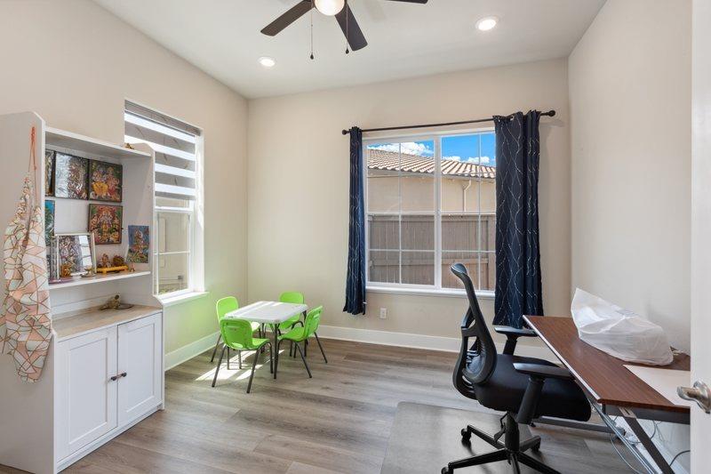 Detail Gallery Image 11 of 60 For 14917 View Terrace Ct, Folsom,  CA 95630 - 6 Beds | 4/1 Baths