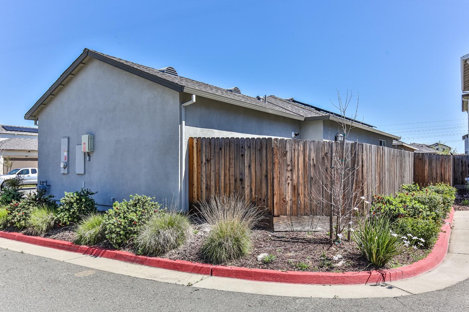 Detail Gallery Image 5 of 33 For 1950 Manchester Dr, Linda,  CA 95901 - 3 Beds | 2 Baths