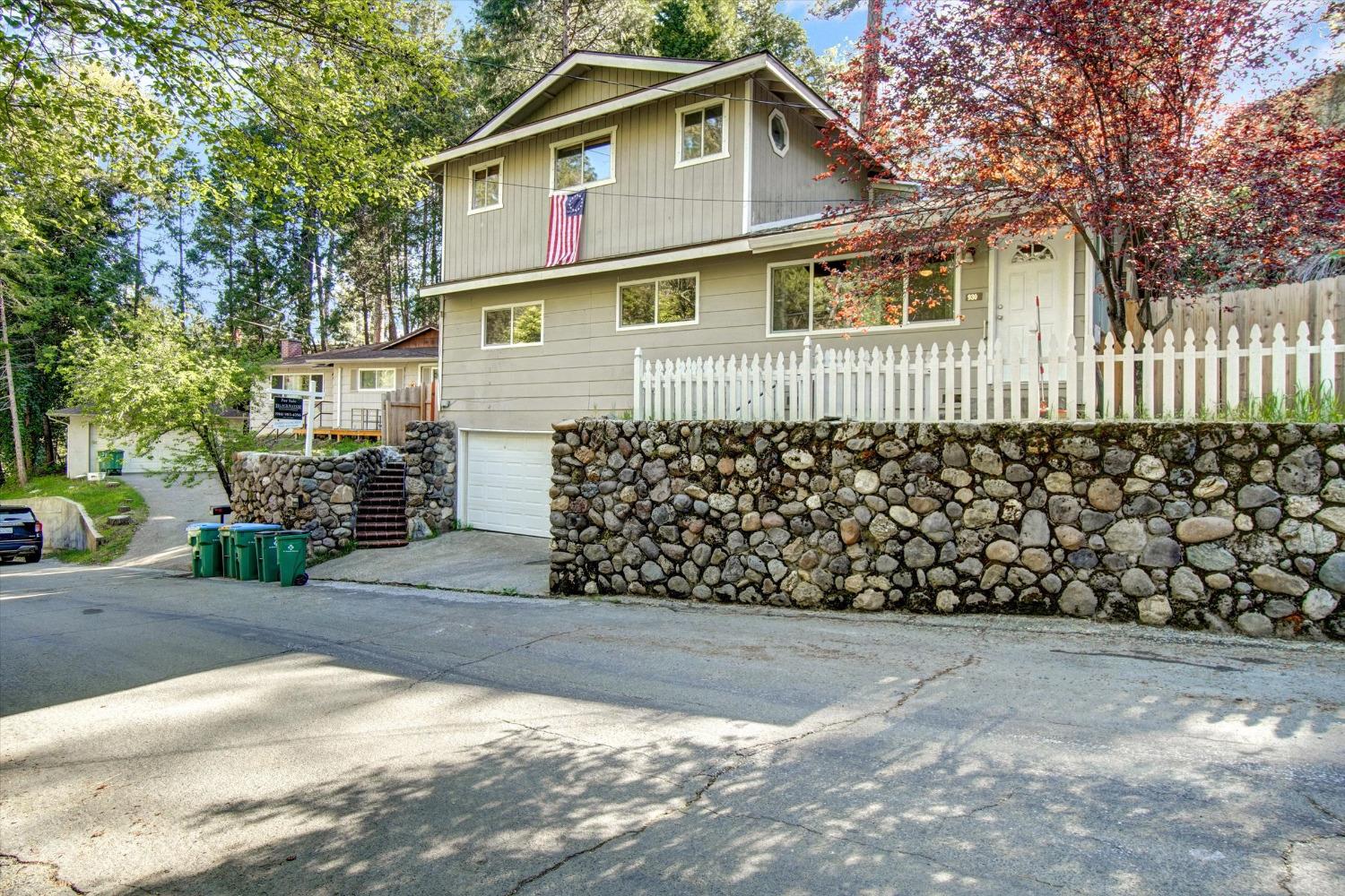 Photo of 930 Darlington Ave in Placerville, CA