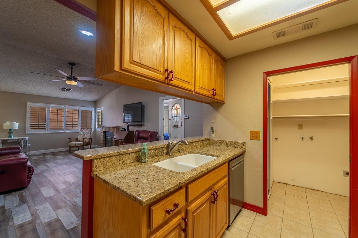 Detail Gallery Image 11 of 29 For 1200 Lakewood Ave #4,  Modesto,  CA 95355 - 2 Beds | 2 Baths