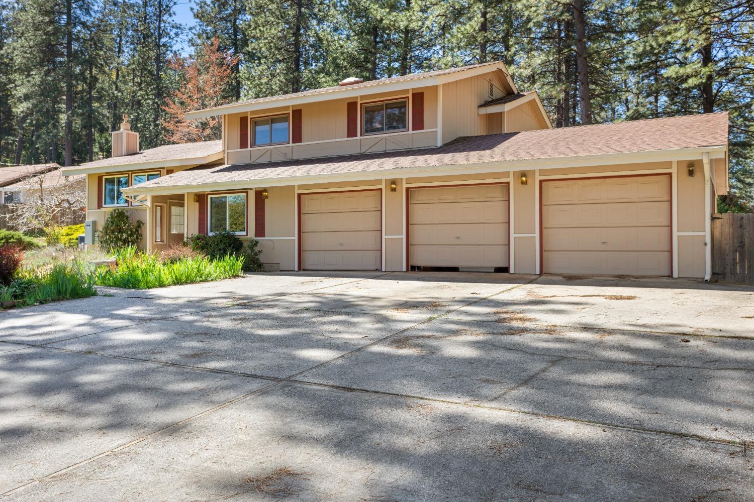 Detail Gallery Image 3 of 31 For 17662 Alexandra Way, Grass Valley,  CA 95949 - 4 Beds | 2/1 Baths