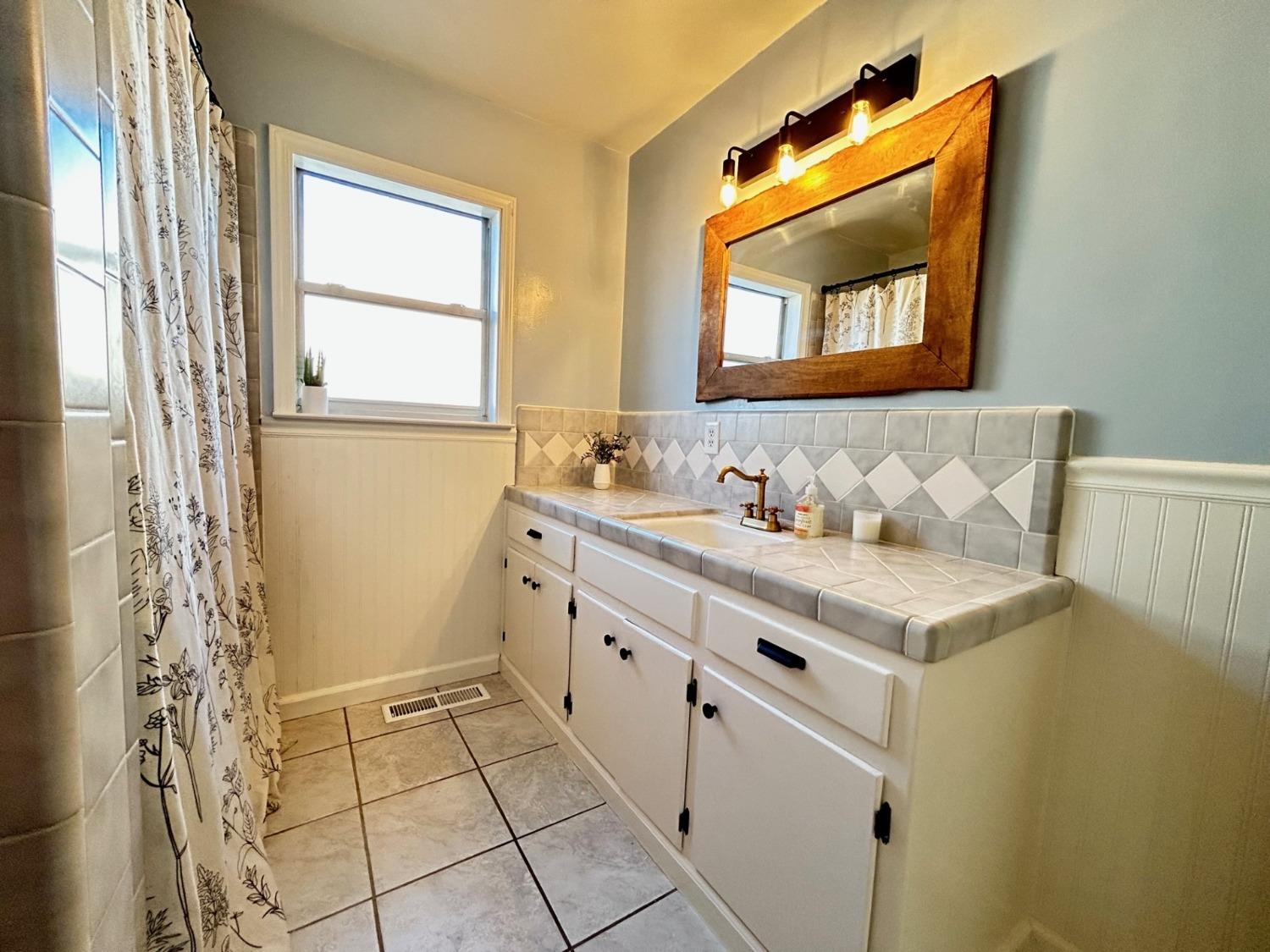Detail Gallery Image 10 of 35 For 1421 Pontiac St, Oakdale,  CA 95361 - 3 Beds | 2 Baths