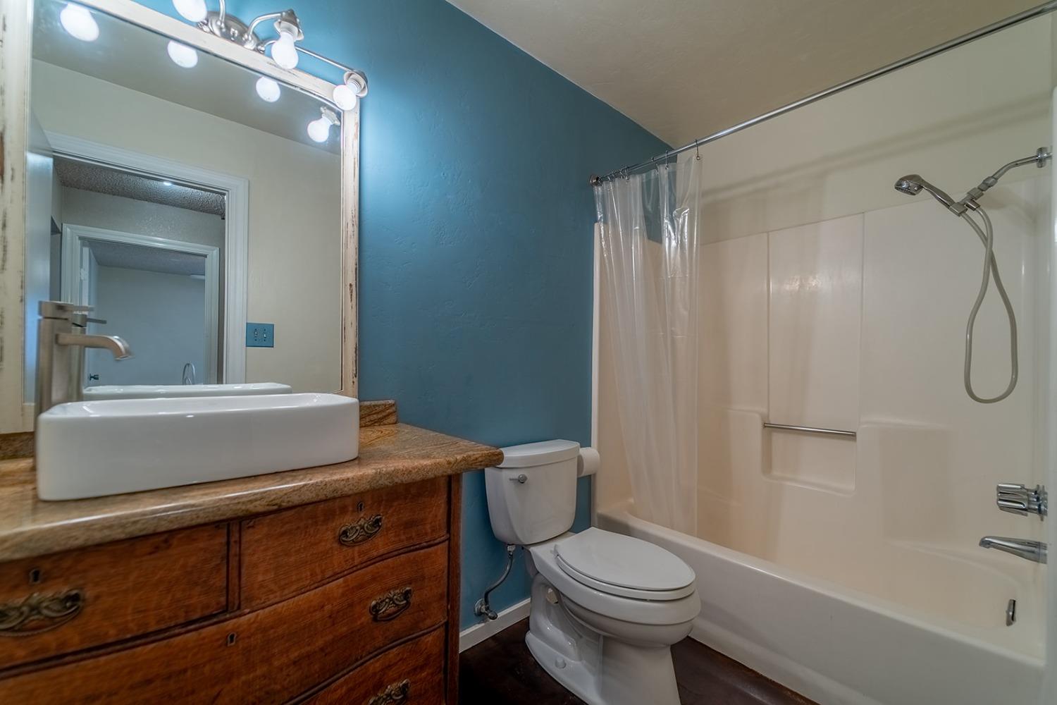 Detail Gallery Image 16 of 29 For 1200 Lakewood Ave #4,  Modesto,  CA 95355 - 2 Beds | 2 Baths