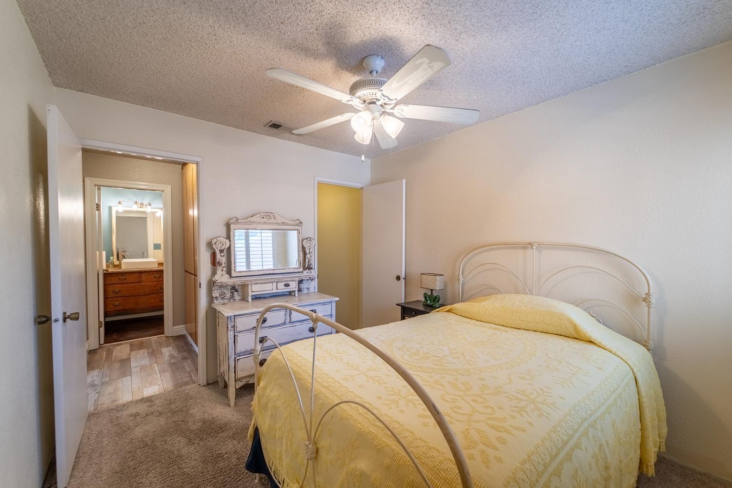 Detail Gallery Image 15 of 29 For 1200 Lakewood Ave #4,  Modesto,  CA 95355 - 2 Beds | 2 Baths