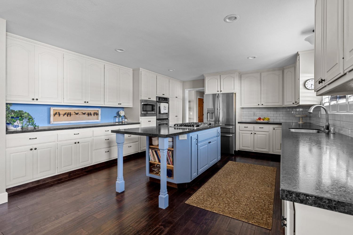 Detail Gallery Image 13 of 49 For 229 Ridgecrest Ct, Sutter Creek,  CA 95685 - 3 Beds | 2/1 Baths