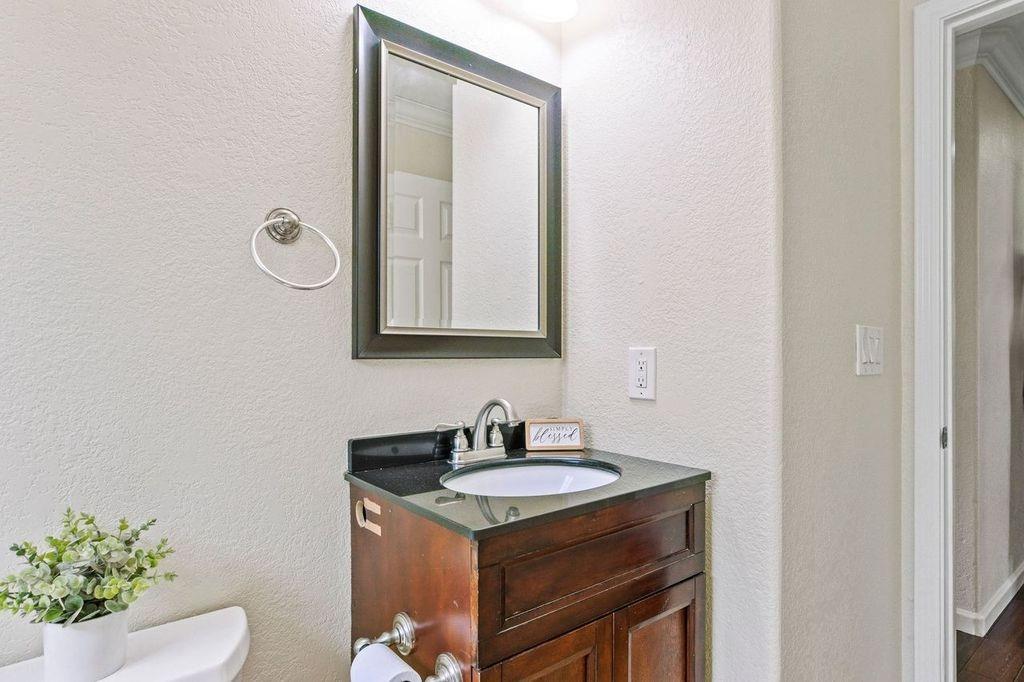 Detail Gallery Image 16 of 22 For 2713 Buthmann Ave, Tracy,  CA 95376 - 4 Beds | 2 Baths