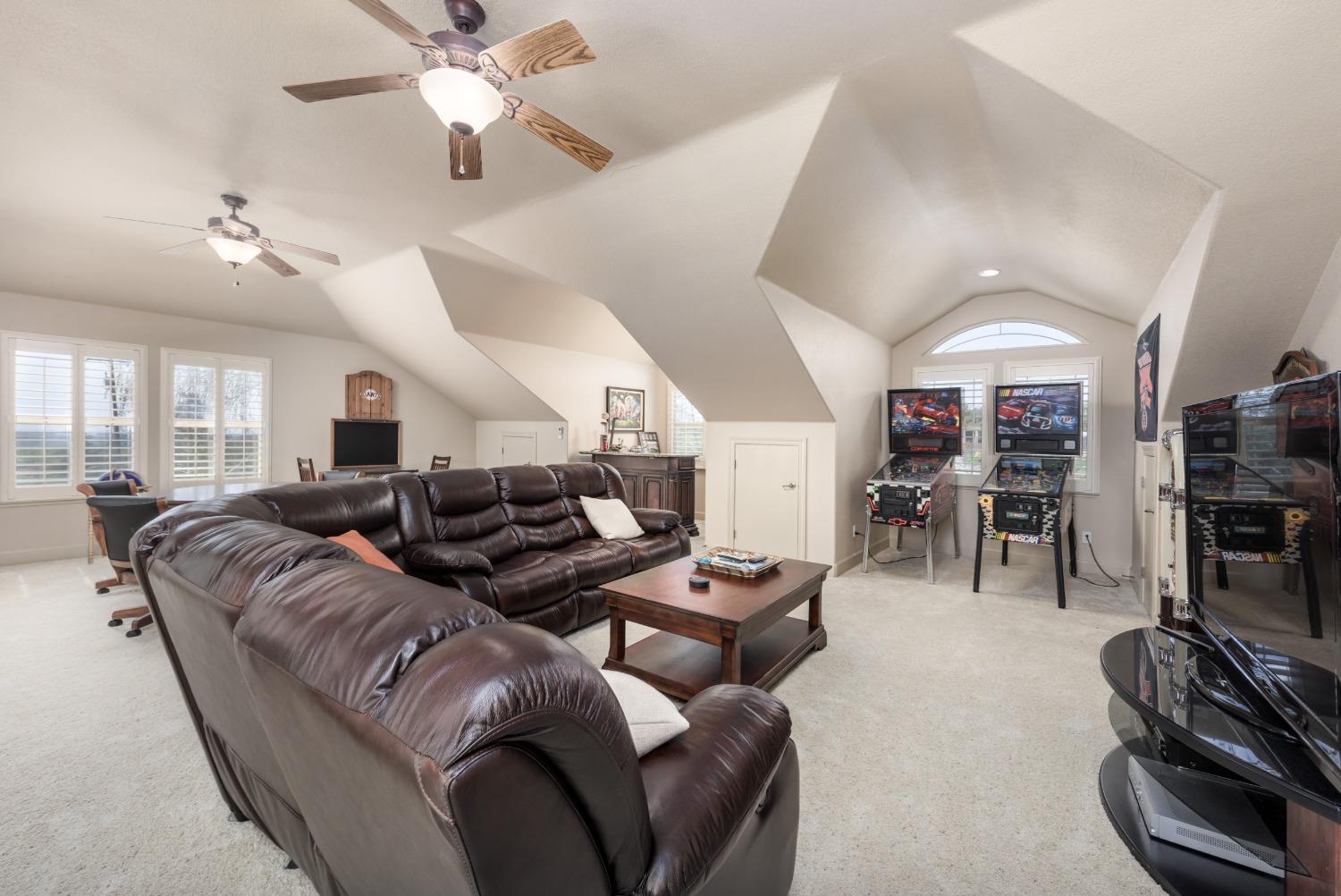 Detail Gallery Image 27 of 44 For 4410 Fremonts Loop, Rescue,  CA 95672 - 4 Beds | 3/1 Baths