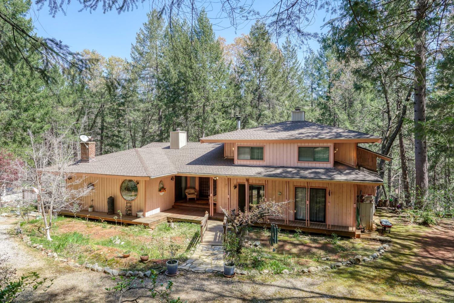 Photo of 13965 Mill Creek Ln in Grass Valley, CA