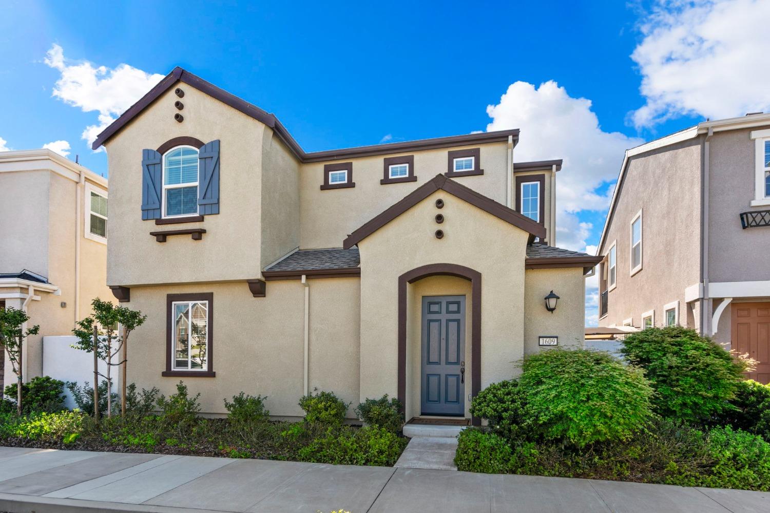 Photo of 1609 Parkside Wy in Roseville, CA