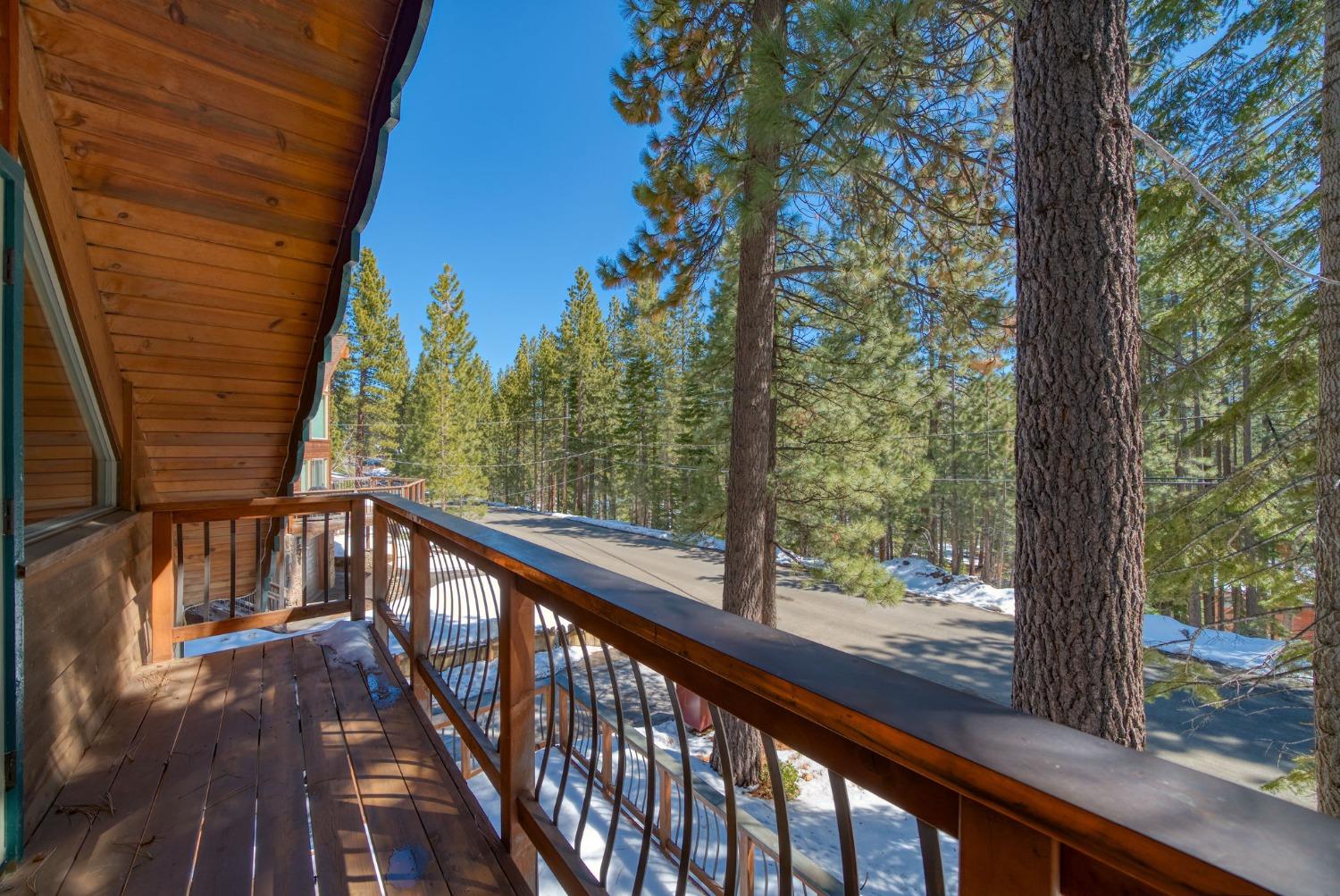 Detail Gallery Image 39 of 51 For 1900 Minniconjou Dr, South Lake Tahoe,  CA 96150 - 3 Beds | 2 Baths