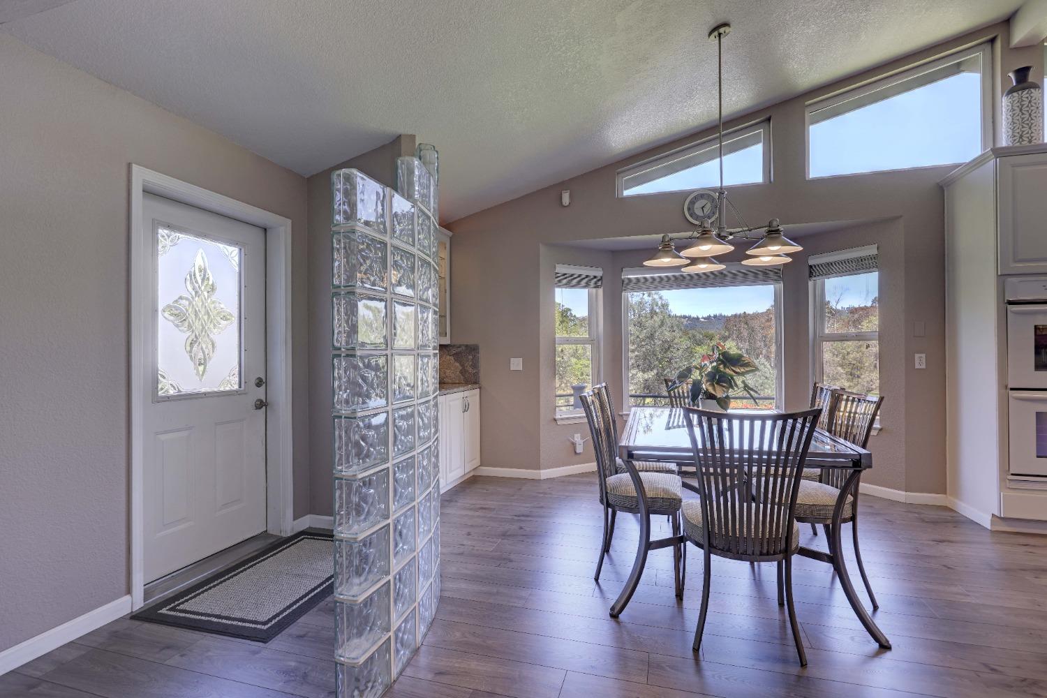 Detail Gallery Image 19 of 89 For 13875 Moss Rock Dr, Auburn,  CA 95602 - 5 Beds | 4/1 Baths